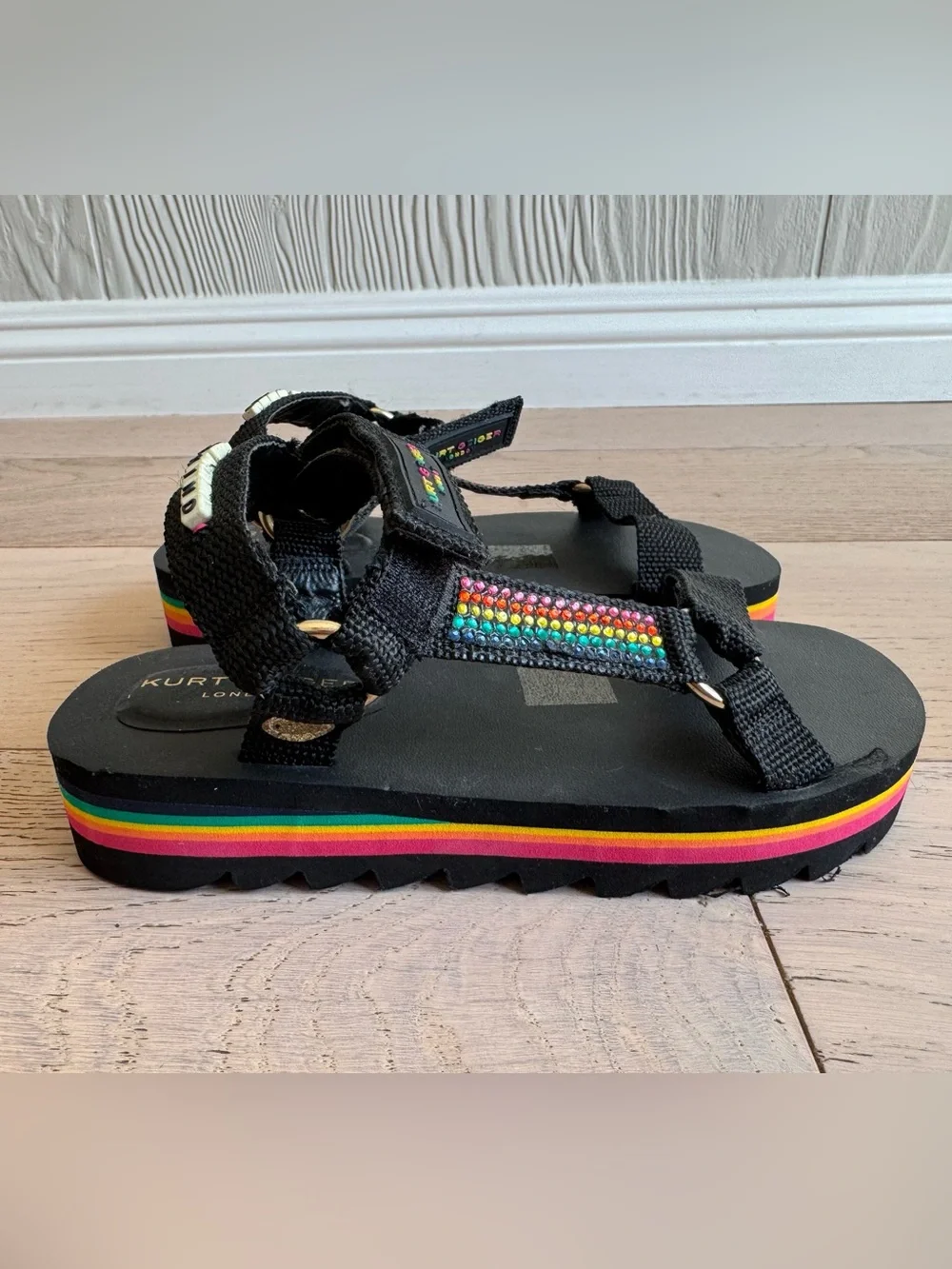 Kurt Geiger London Kids Mini Olivia Black Sandals with Rainbow Beads Sz: 5